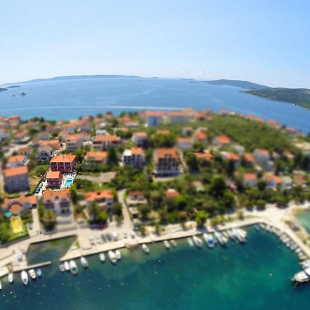 Apartments Stina Сегет Враница Екстериор снимка