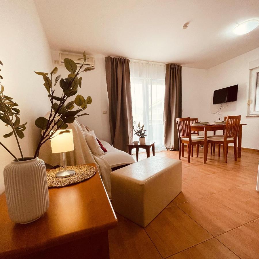 Apartments Stina Сегет Враница Екстериор снимка