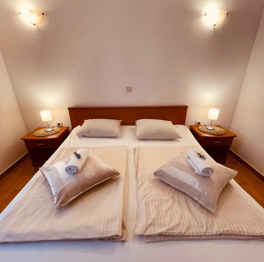 Apartments Stina Сегет Враница Екстериор снимка