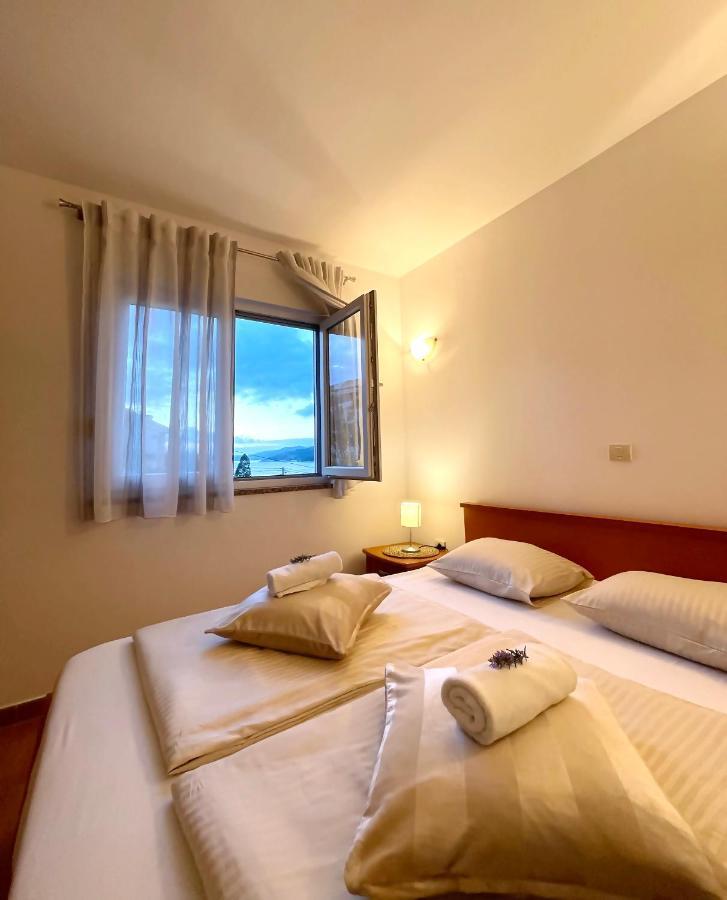 Apartments Stina Сегет Враница Екстериор снимка