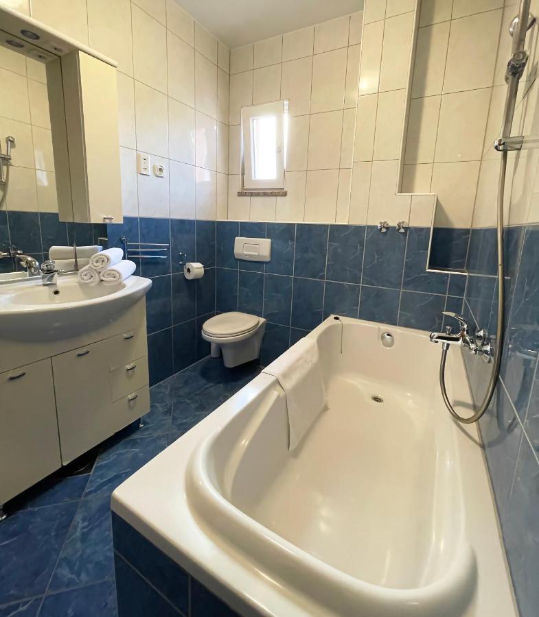 Apartments Stina Сегет Враница Екстериор снимка