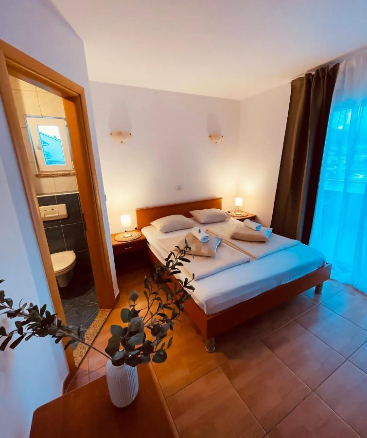 Apartments Stina Сегет Враница Екстериор снимка