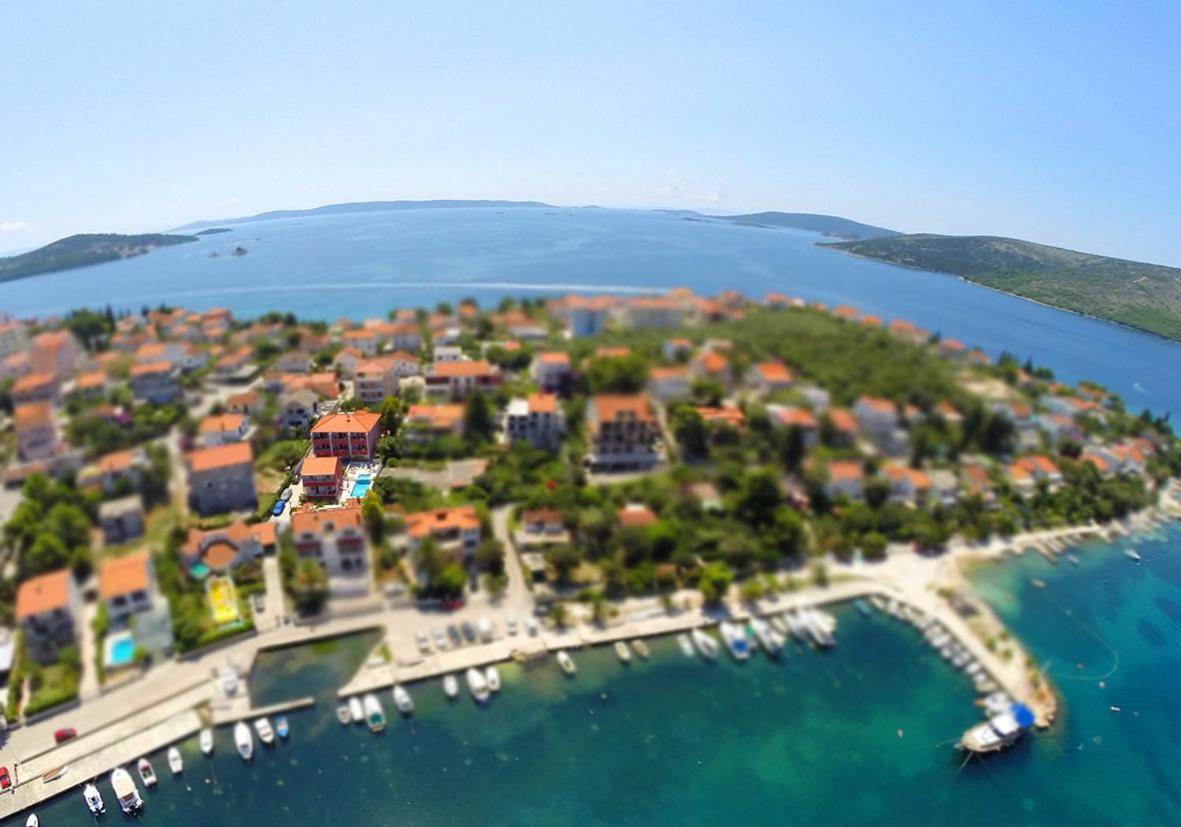 Apartments Stina Сегет Враница Екстериор снимка