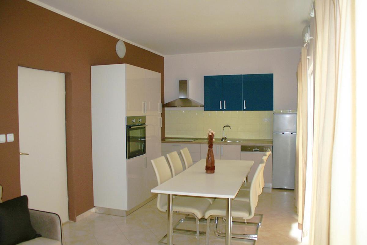 Apartments Stina Сегет Враница Екстериор снимка