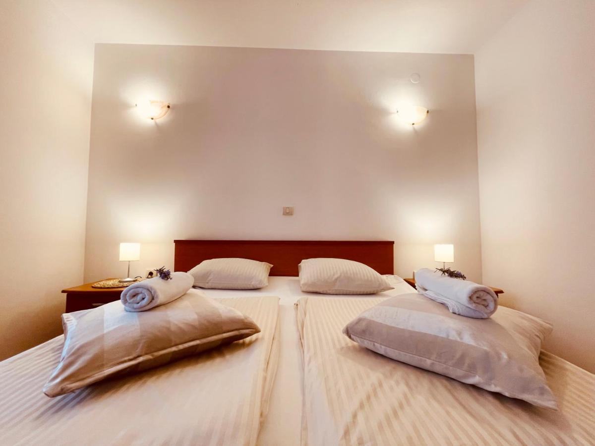 Apartments Stina Сегет Враница Екстериор снимка