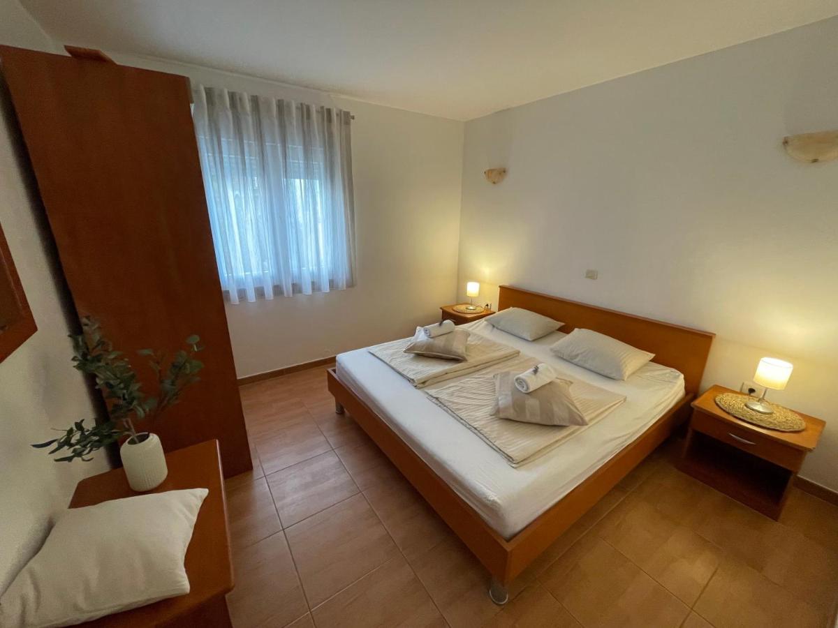 Apartments Stina Сегет Враница Екстериор снимка