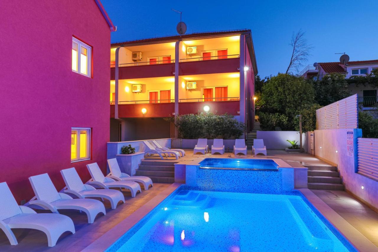 Apartments Stina Сегет Враница Екстериор снимка